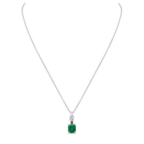 Necklace with emerald