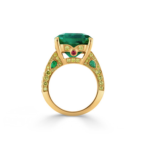 Ring with emerald