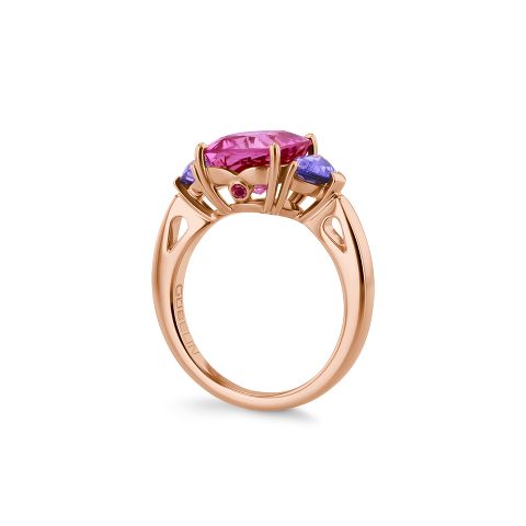 Ring with spinel