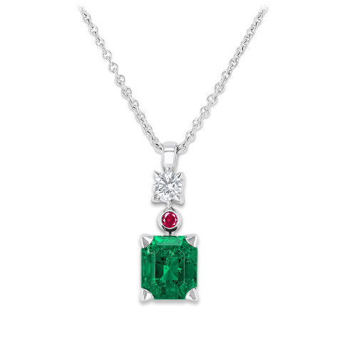 Necklace with emerald