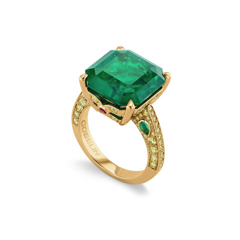 Ring with emerald