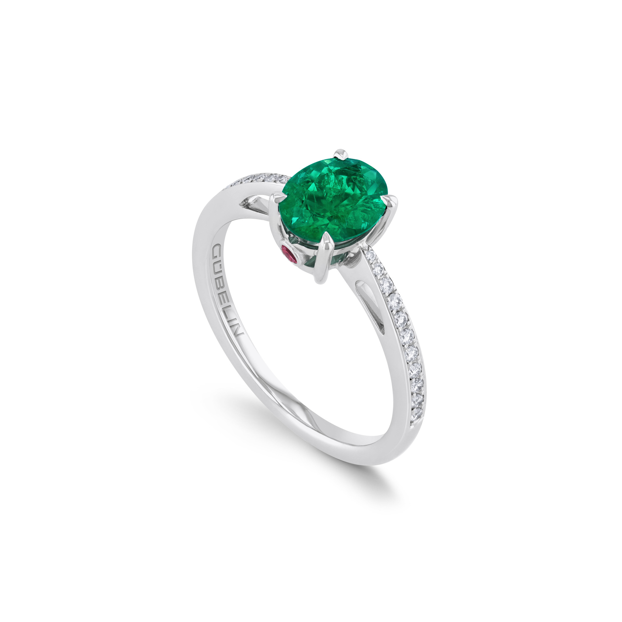 Ring with emerald