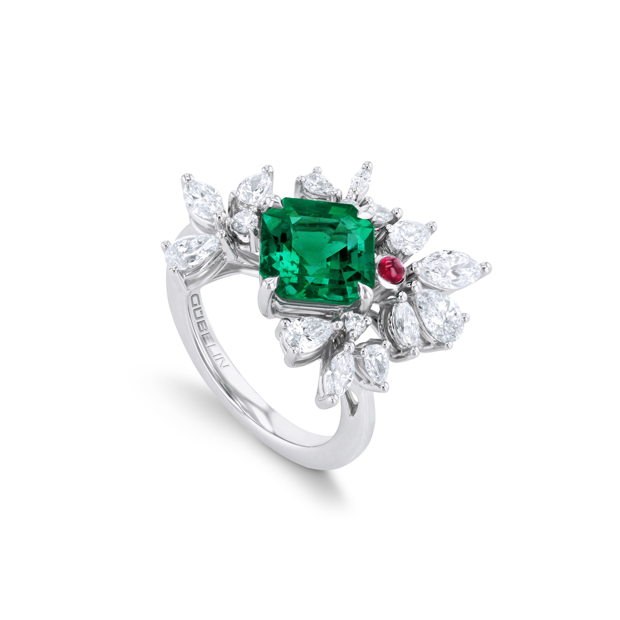 Ring with emerald