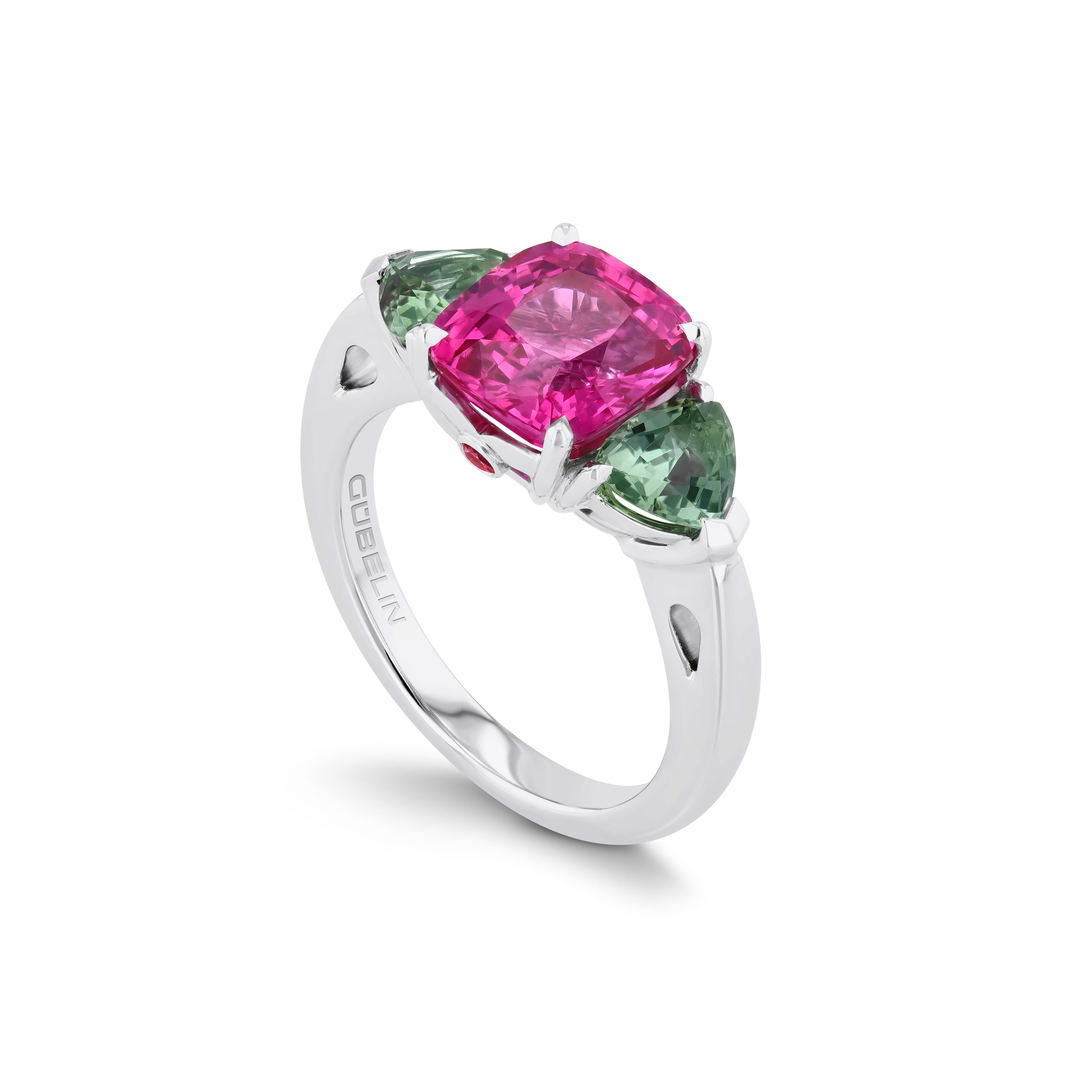 Ring with spinel