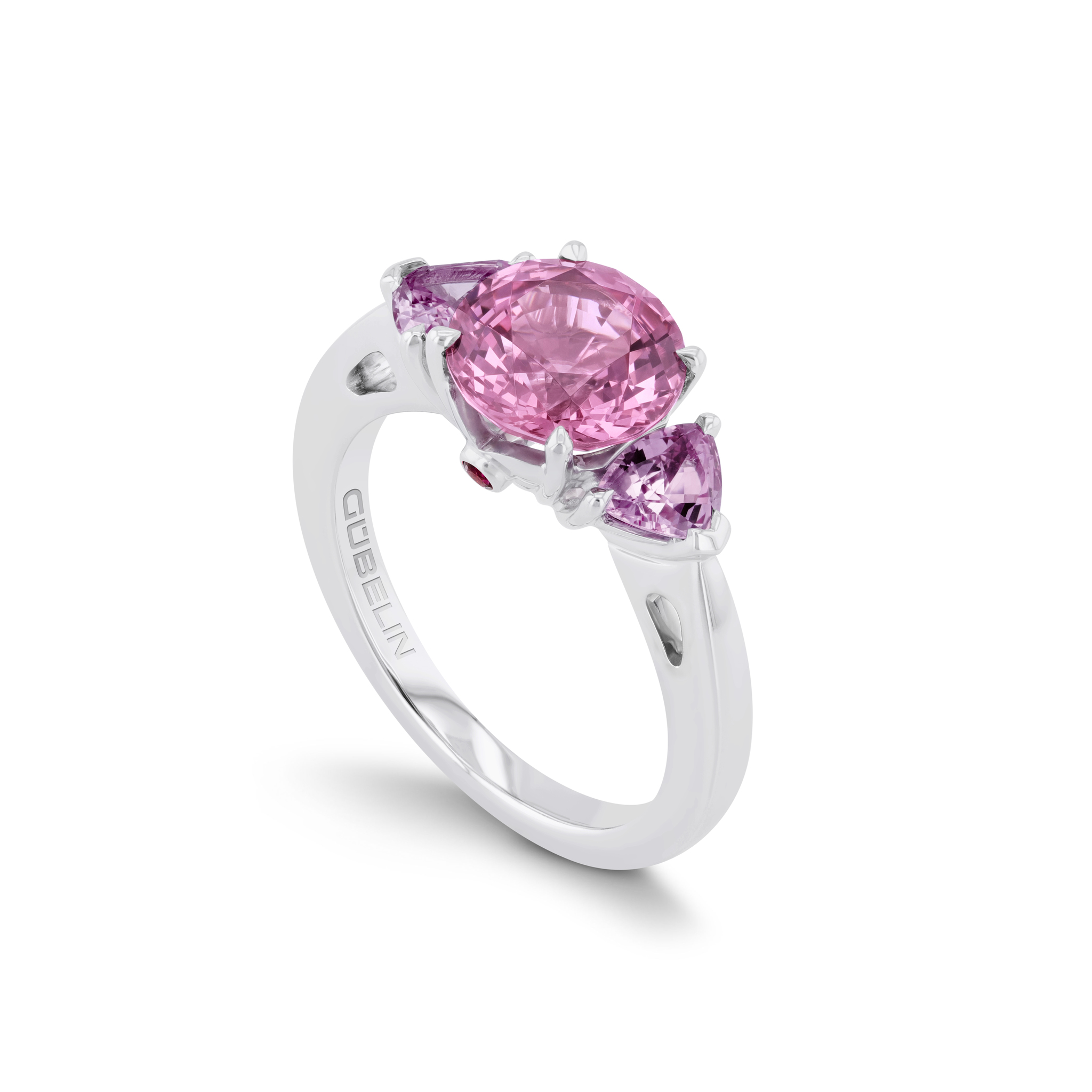 Ring with spinel