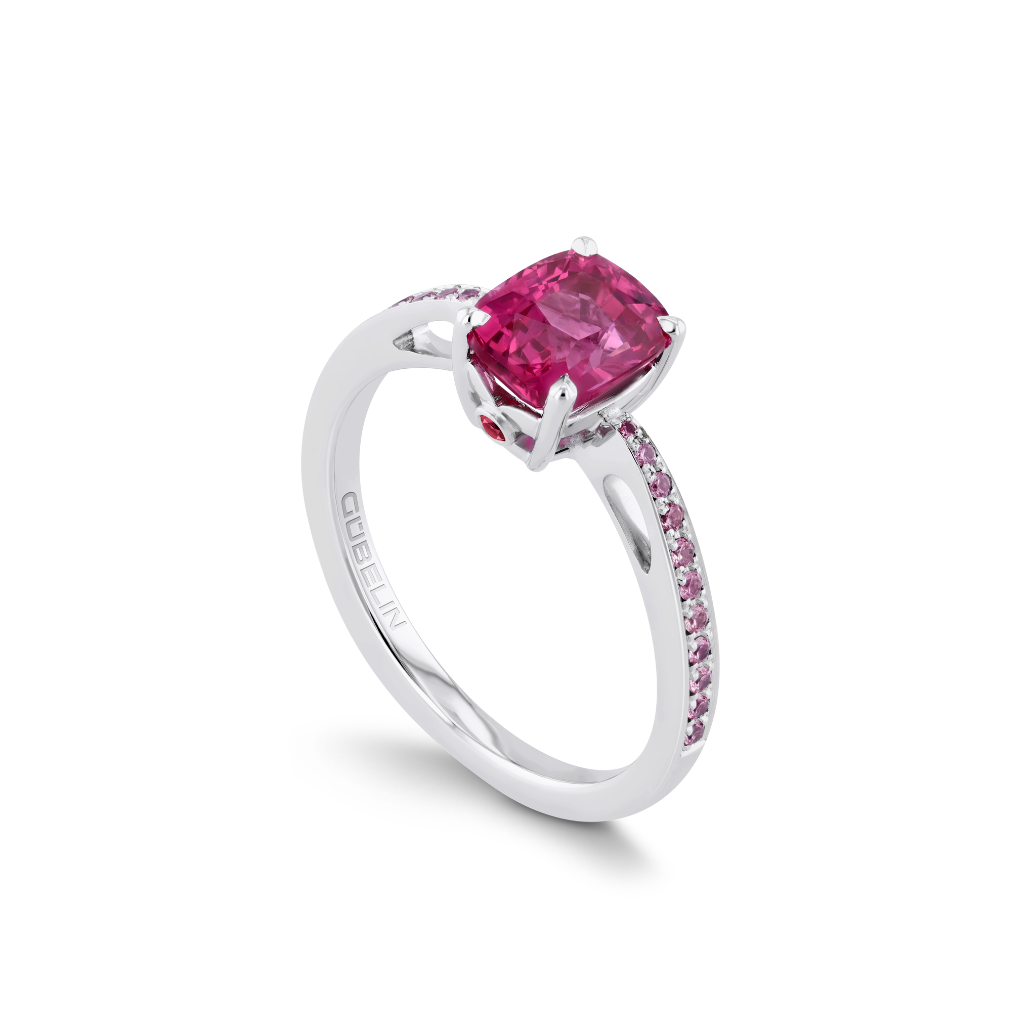 Ring with spinel